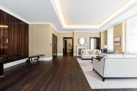An exceptional and beautifully proportioned apartment in the prestigious Corinthia Residences, SW1A. This timeless residence is arranged across a spacious and highly functional layout, offering a bala