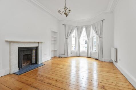 Unfurnished three bedroom first floor flat in Marchmont (no HMO license).