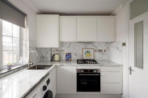 Churchfields, E18