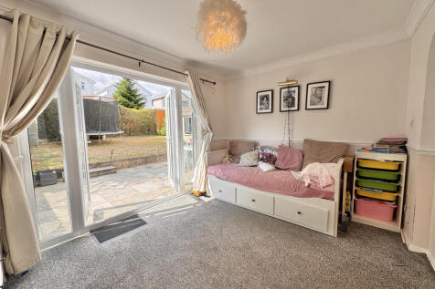 Sitting room/Play room