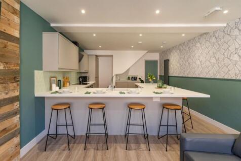 6 Bedroom Terraced in PO4 0AY