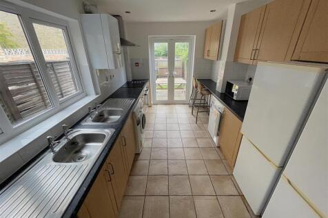 34-KITCHEN.jpg