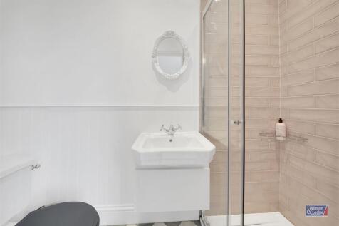 6 Bed, End Terrace, Silsden