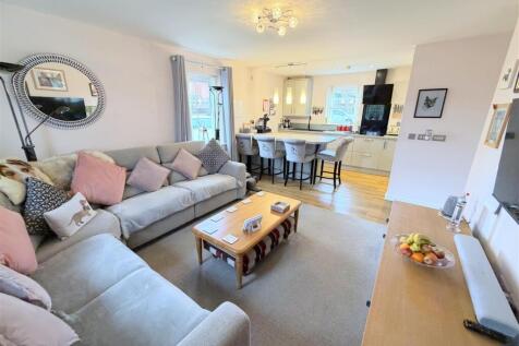 Open Plan Breakfast Kitchen & Lounge