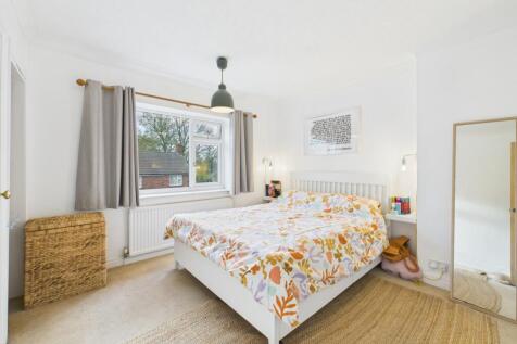 CAM03162G0-PR0367-STILL001