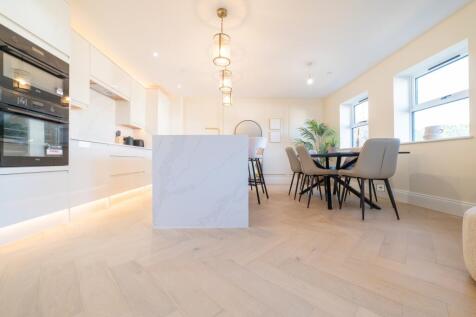 Award-winning Media team on EVERY Listing_5