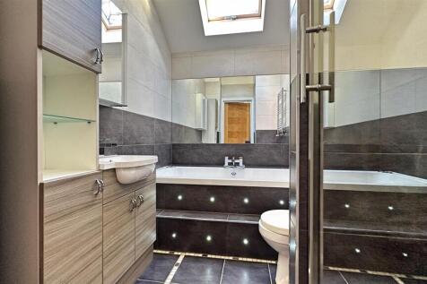 EN SUITE TO MASTER