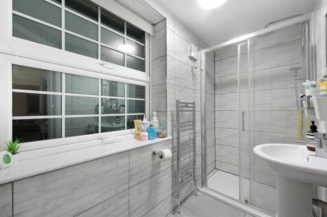 AR - 7a Saxon Drive - Shower Room3 (1).JPG