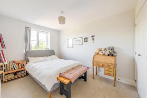 7 Chatfield Close-16.jpg