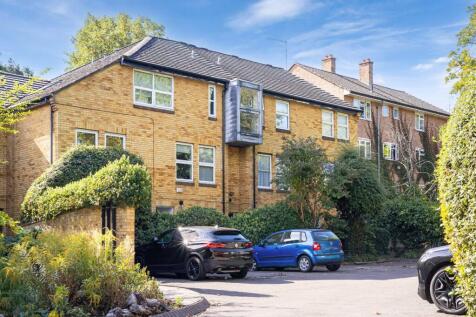 Holm Oak Close
