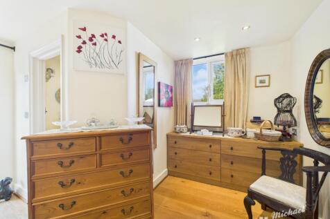 CAM02773G0-PR0357-STILL013