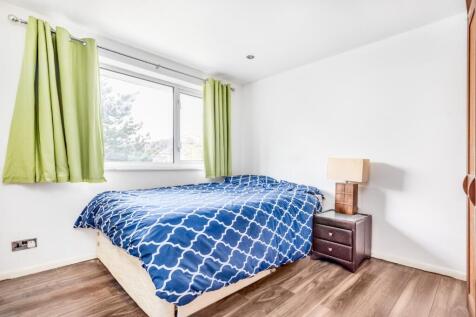 4 bed, 3 bath Detached in london - Photo 6
