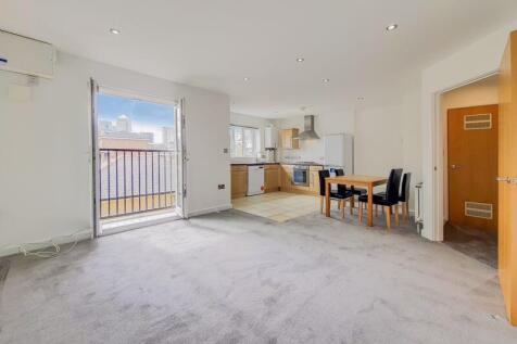 Excellent one double bedroom second floor flat situated in a private gated development. Spacious lounge, fully fitted kitchen &, bathroom, recently repainted throughout. Devons Road Station (0.4 mi).