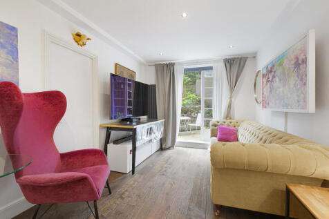 SHORT LET - ALL BILLS INCLUDED. A beautifully presented, Two bedroom apartment set within the popular Grampians building, ideally located in the heart of Shepherd’s Bush.This stylish property offers a
