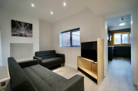 5 Bedroom House in LL57 1HB