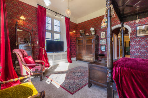 Master Bedroom Su...