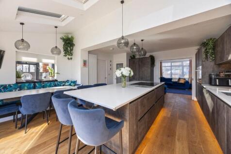 Easthill Drive 40 KITCHEN DINING OPEN.jpeg