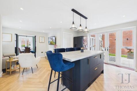 Kitchen2.jpg