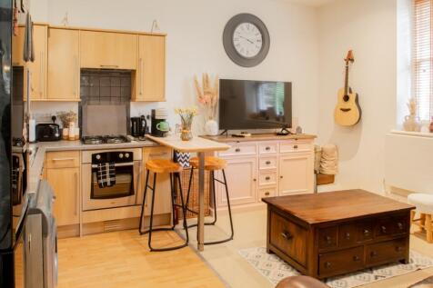 Flat 11 Old Manor House Bodmin 01208 74182-40