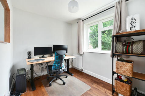 19 Globe Farm Lan...