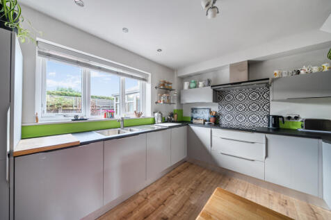 1370683-23-68f8b7...