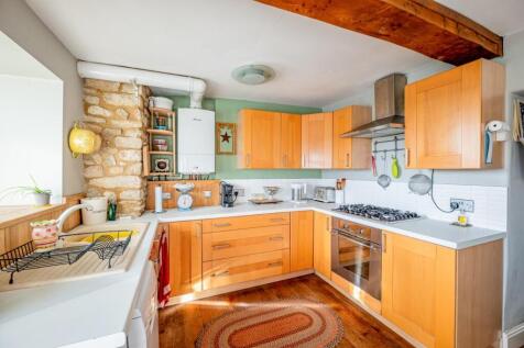 Kitchen 2.jpg