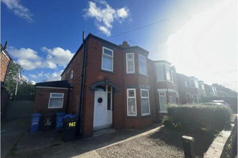 5 Bedroom House in HU6 7ST