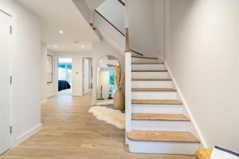 304 Sandbanks Road 327170 - (18).jpg