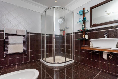 5 bed, 5 bath Detached in Glasgow - Photo 48