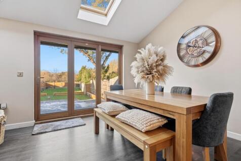 DINING ROOM / REAR G