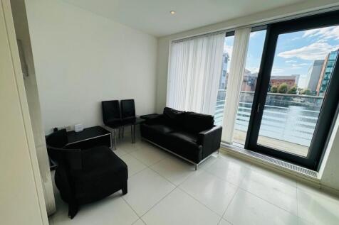 Studio apartment within Baltimore Wharf with direct water views