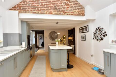 Kitchen/ Breakfast Area