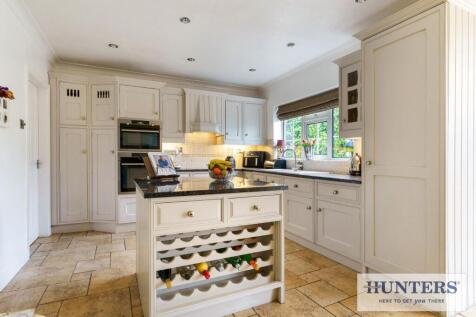 98290_2-Renton-Lea-Guiseley (8) - Copy_low.jpg