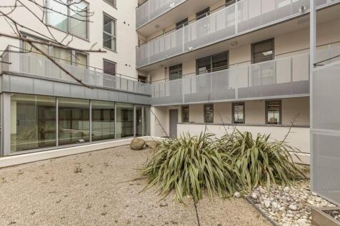 2 bed, 2 bath Flat in birmingham - Photo 4