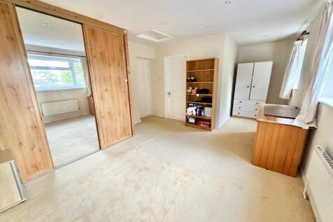 IMG-20251008-WA00...