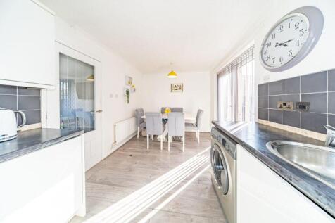 3 Deanwood close dining kitchen.jpg