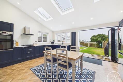 Open Plan Kitchen/Diner/Family Room
