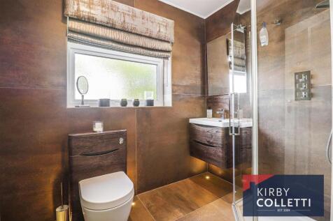 GROUND FLOOR SHOWER ROOM