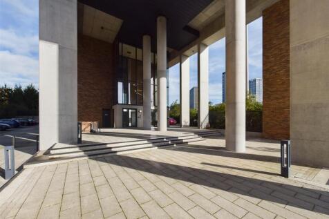 CAM01231G0-PR0080-STILL021