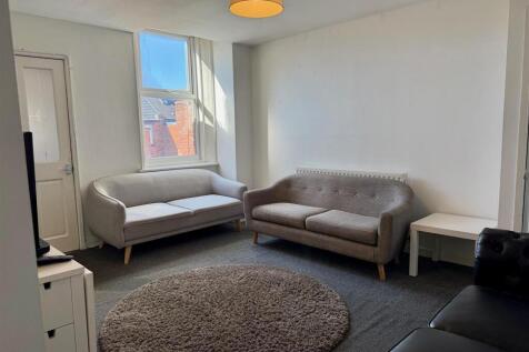 5 Bedroom Flat in NE6 5LW