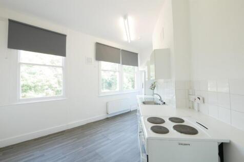 *LIVING ROOM CONVERTED TO A SECOND BEDROOM* A two bedroom, first floor apartments situated moments from Clapton station. The property comprises of a separate kitchen, two double bedrooms and a tiled b