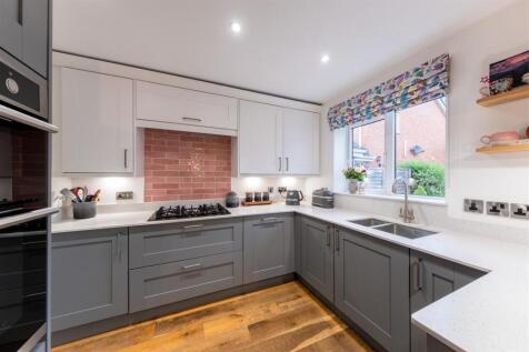 2 Westfield Close-001.jpg