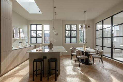332768 - 2ColliersHouse_HighRes-13.jpg