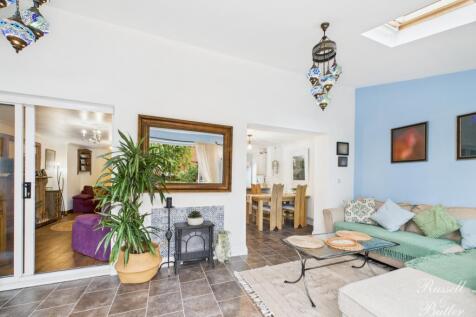 CAM01995G0-PR0365-STILL010