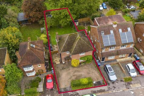 33 Hampden Road, HP13 6SZ-3.jpg