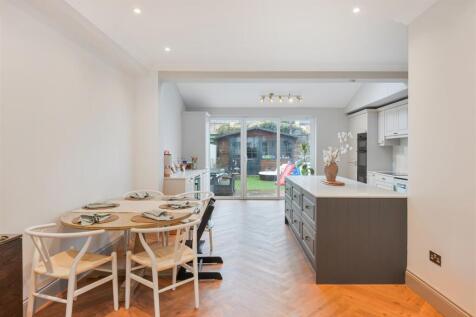 Kitchen / dining room