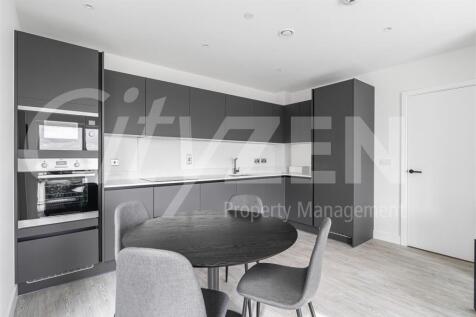 KITCHEN/RECEPTION