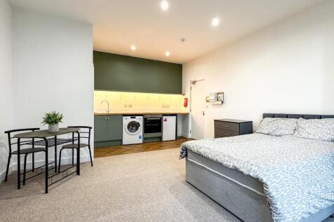 MODERN STUDIO AVAILABLE IN CENTRAL MOSELEY*** * **RECENTLEY RENOVATED WITH NEW FURNITURE SUPPLIED*** ***BILLS INCLUDED*** Be the first to live in the recently renovated, modern studio, complete with