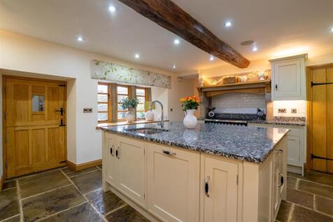 5 bed, 4 bath Semi-Detached in Sheffield - Photo 7