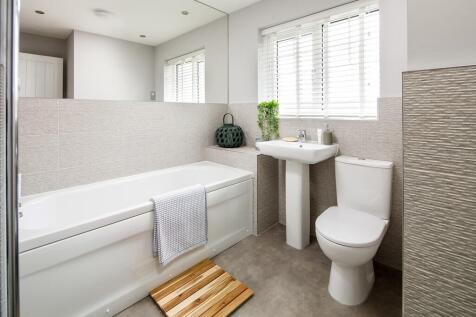 Family bathroom - typical Taylor Wimpey home